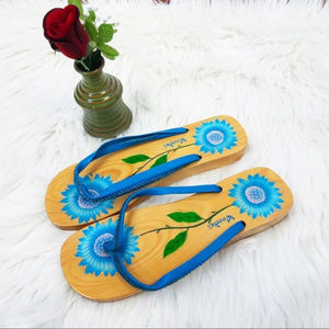 Woodies wood blue sunflower flip flops